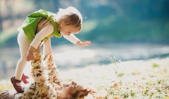 mother-daughter-lie-grass